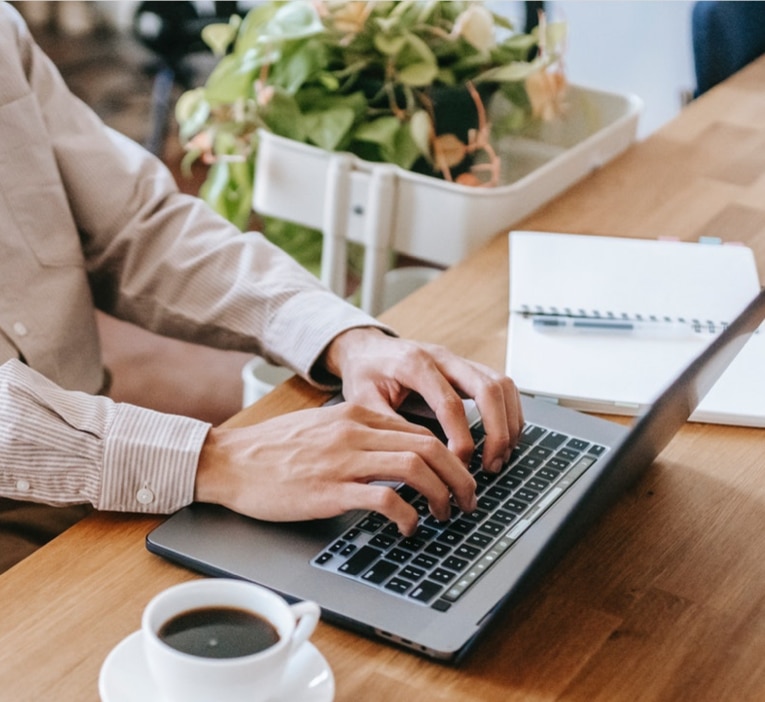 Image-travail-ordinateur-portable